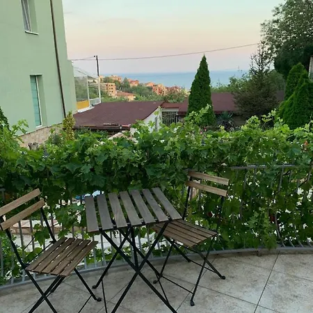 Sunray Guest House, Private & With Lovely Sea View *
