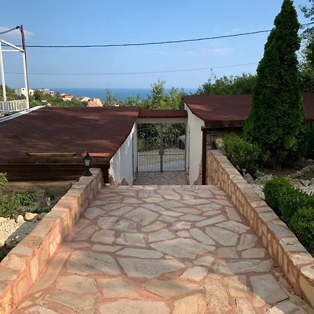 Sunray Guest House, Private & With Lovely Sea View *